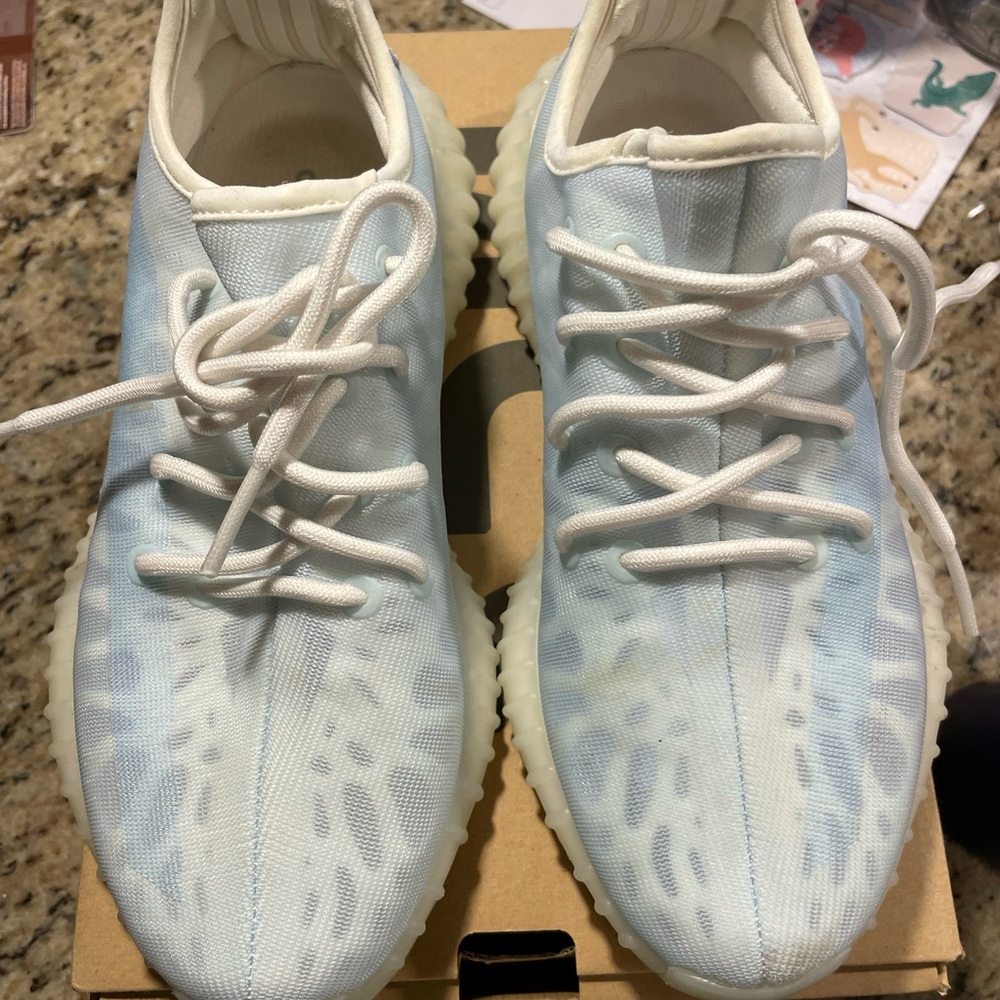 adidas Yeezy Boost 350 V2 Box